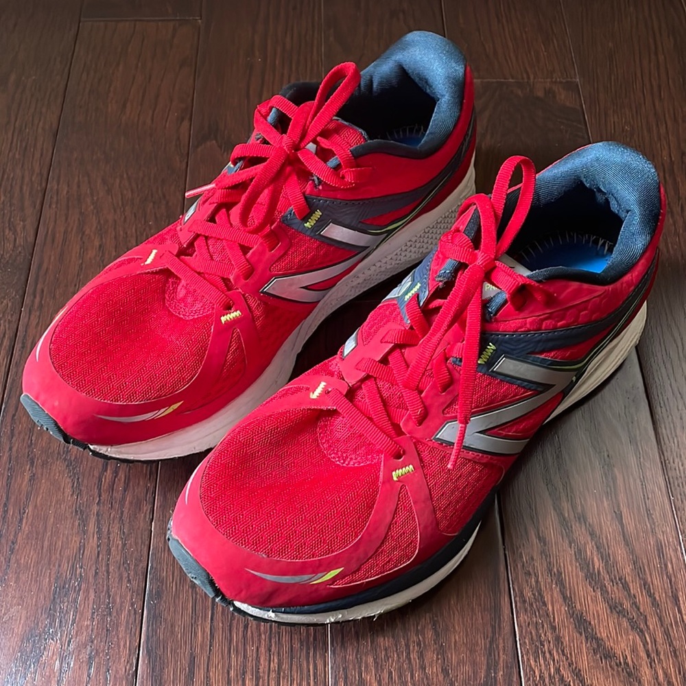 Men’s sneakers, running shoes, sz 9